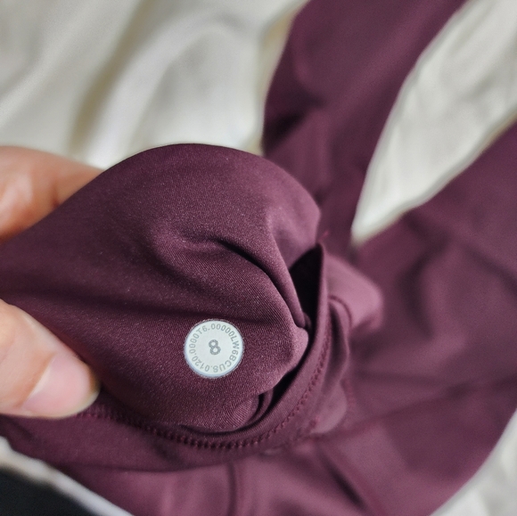 Lululemon maroon cropped legging - Picture 3 of 4
